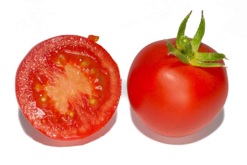 Die Früchte der Tomate Hlozanek sind rund, rot und schmecken gut