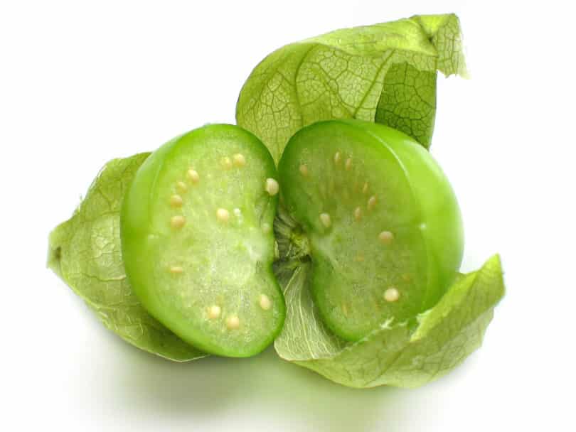 Tomatillos reifen grüngelb ab, werden jedoch zum Kochen von Salsas unreif und grün verwendet.